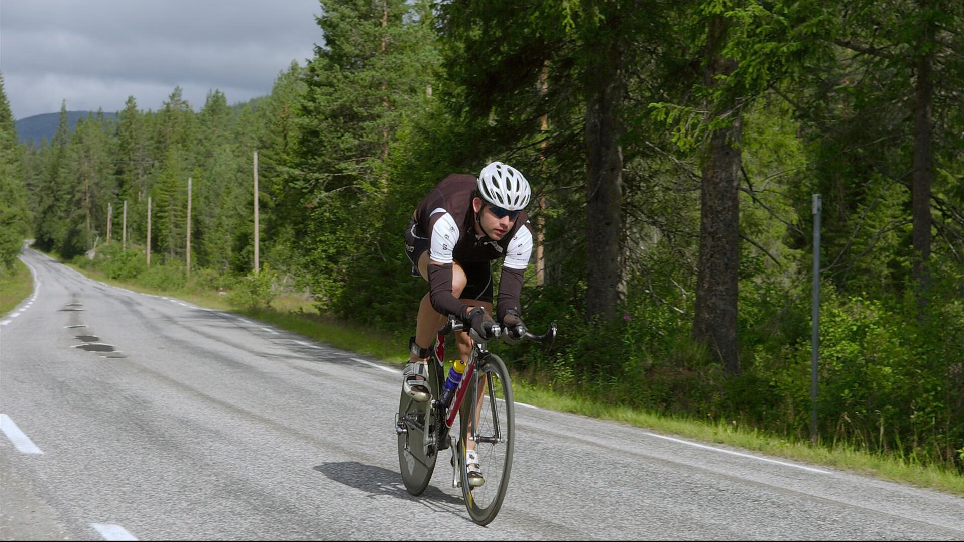 竞界纵横，当Uzi的激进羽翼掠过湖人铁的洪流，当锐翼划过铁壁洪流，Uzi与湖人的竞界对撞